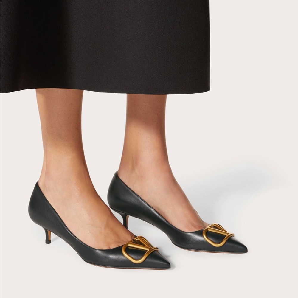 NEw Valentino Garavani Vlogo 45 mm Black shoes in size37 1/2 made in italy.